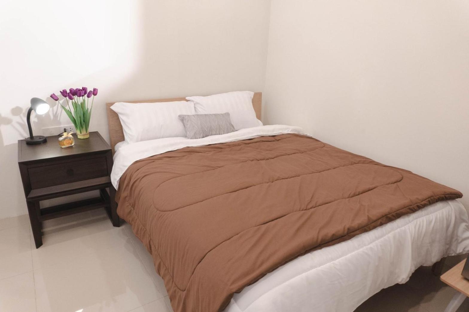 Bnb98 Silom Hotel Бангкок Номер фото