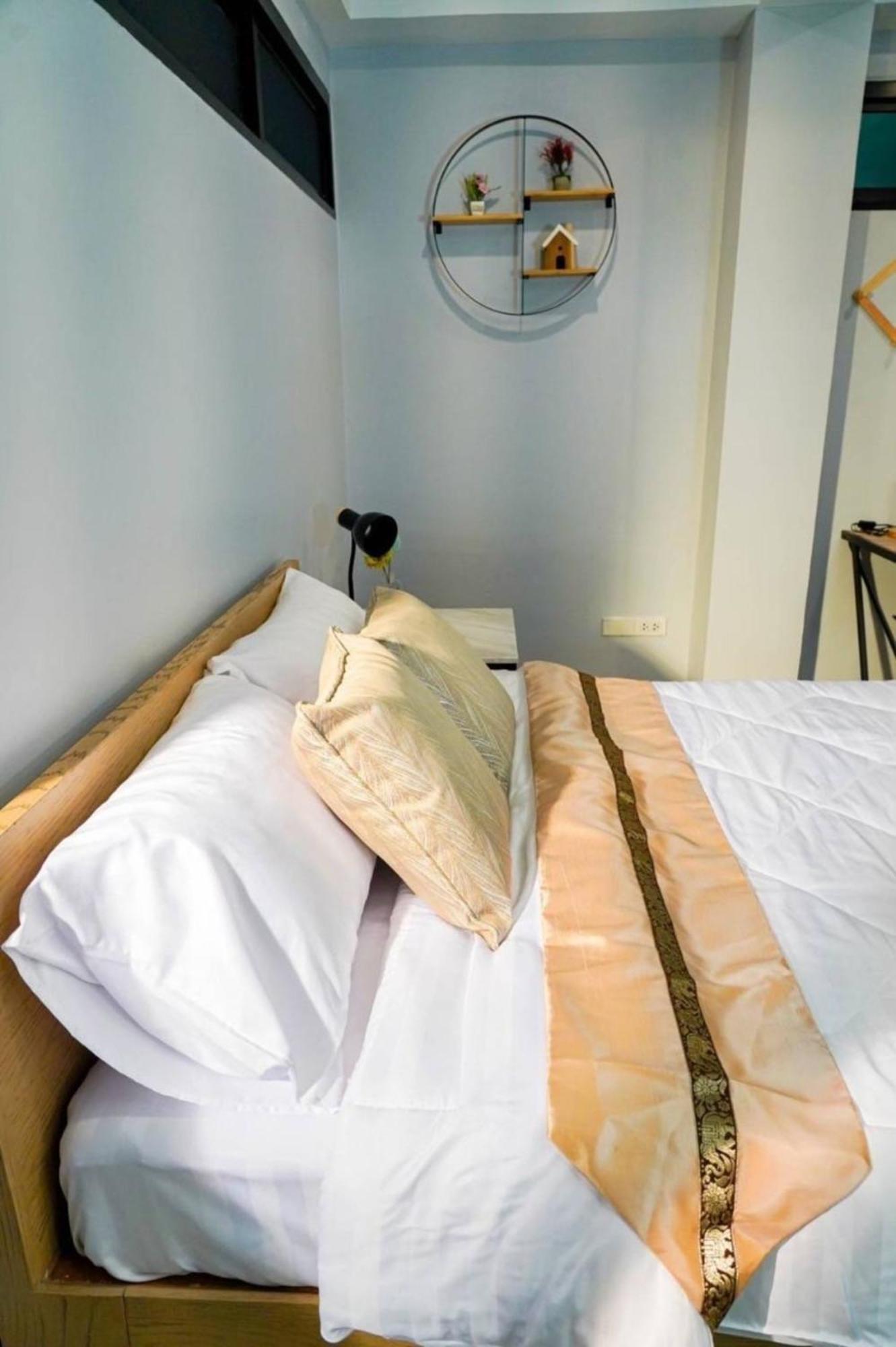 Bnb98 Silom Hotel Бангкок Экстерьер фото